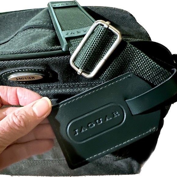 JAGUAR TRAVEL BAG LUGGAGE SMALL SHOULDER CARRY ON OVERNIGHT TRAIN POUGH DK GREEN - Picture 3 of 13